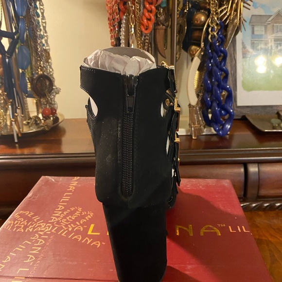 Women’s Sandals - Picture 4 of 5